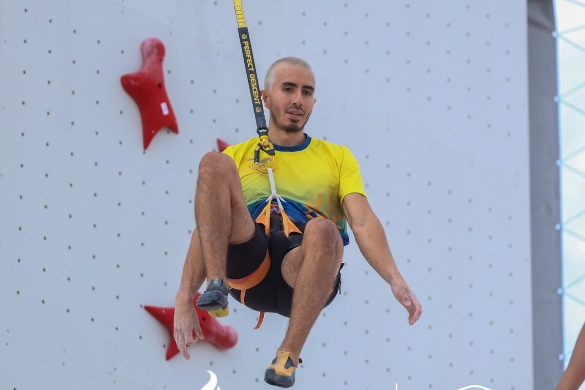 Carlos Granja en la prueba de escalada deportiva en los Juegos Suramericanos 2026. Foto Team Ecuador