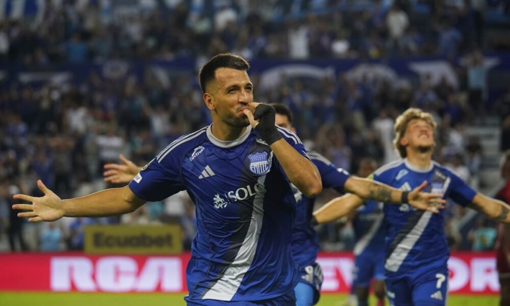 Celebración de Emelec por el triunfo ante Manta en la feca 29. Foto API