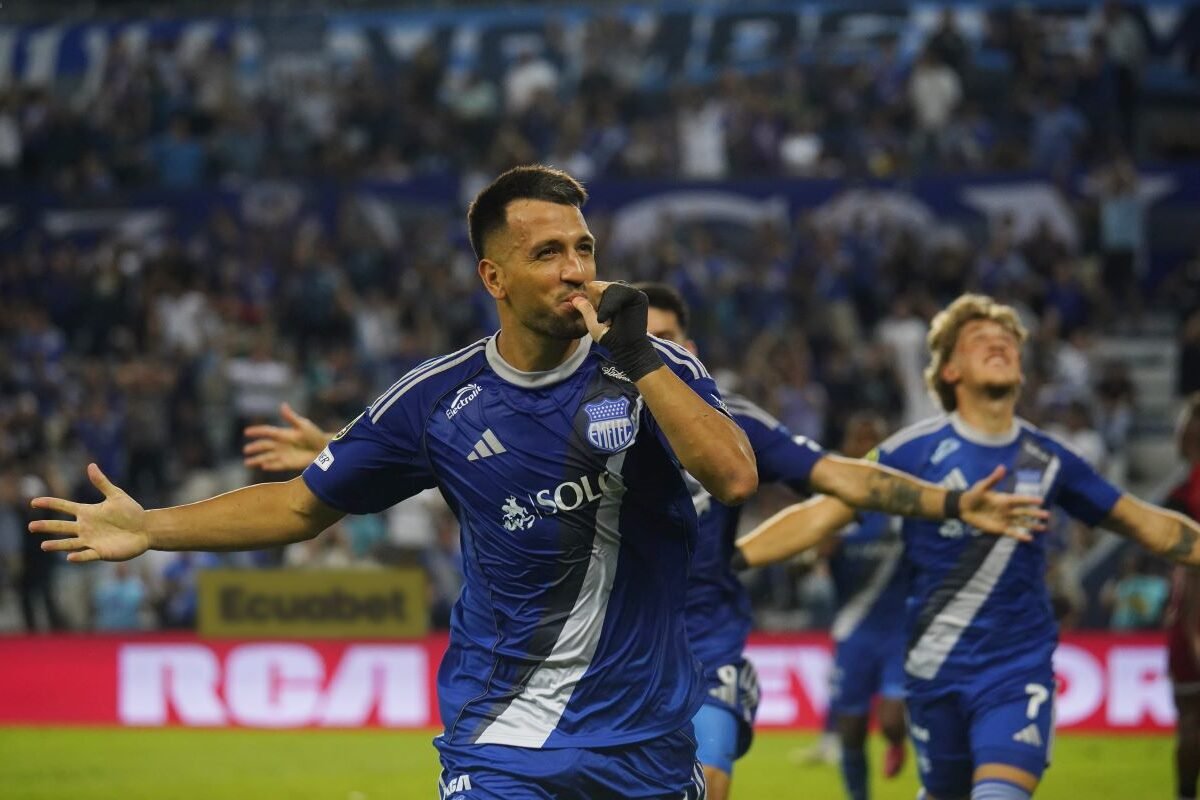 Celebración de Emelec por el triunfo ante Manta en la feca 29. Foto API