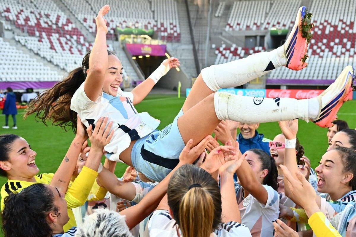 Las jugadoras de España festejan en un juego del Mundial. Foto: Federación de España