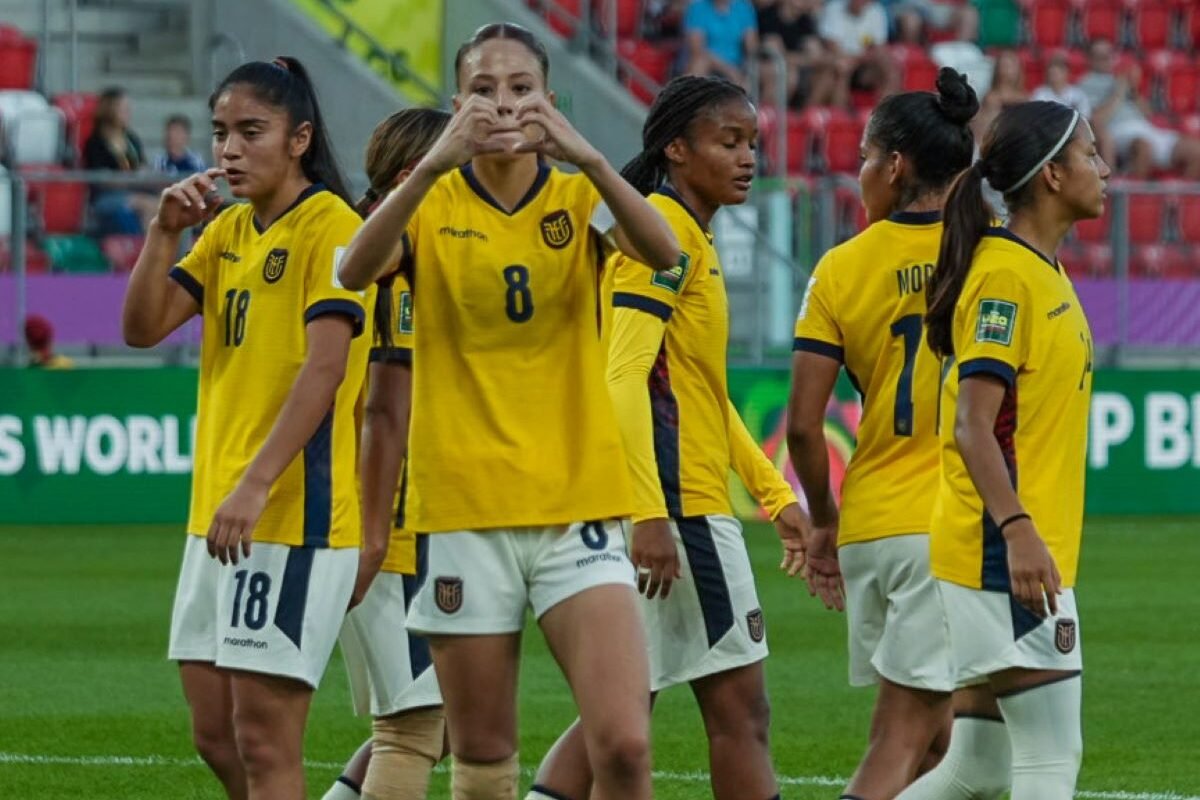 Fiorella Pico celebrando el gol de penal ante Francia en el Mundial Sub-20 Foto API