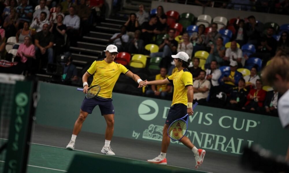 Gonzalo Escobar y Diego Hidalgo de Ecuador en la Copa Davis. Foto Archivo personal