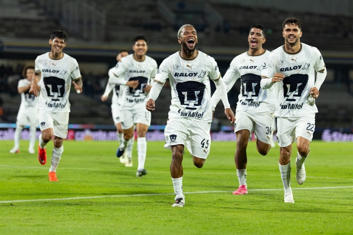 Pedro Vite celebra un gol con Pumas en la LigaBBVA. Foto: Pumas