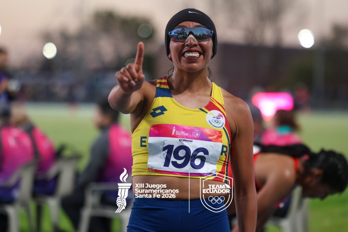 Mary Granja festeja la medalla de oro en atletismo en los Juegos Suramericanos. Foto: Team Ecuador