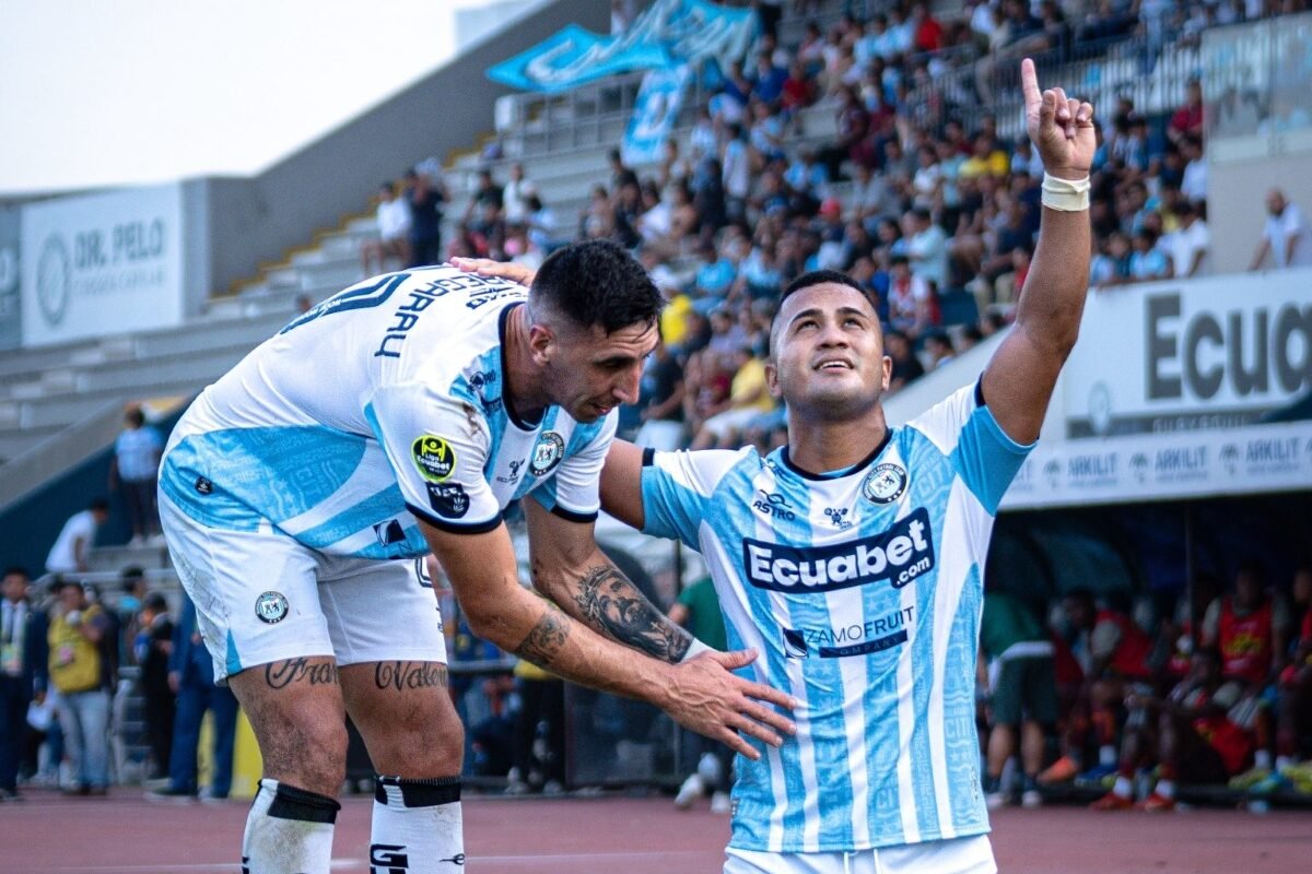 Édison Mero, de Guayaquil City, festeja su gol ante Mushuc Runa. Foto: Guayaquil City