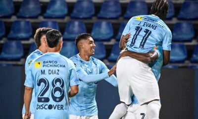 Plantel de Universidad Católica celebra el gol ante Orense. Foto: Universidad Católica