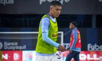 Eddy Mejía, de Universidad Católica, en el calentamiento previo al partido ante Orense. Foto: Universidad Católica