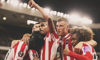 Plantel de Sunderland celebra el gol de Enzo Le Fee. Foto: Sunderland.
