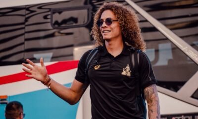 Stiven Tapiero, de Aucas, en su llegada al Gonzalo Pozo Ripalda. Foto: Aucas
