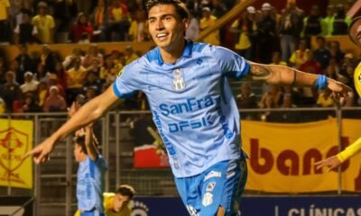 Franco Posse, de Macará, celebra su gol ante Aucas. Foto: Macará