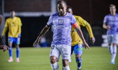 Junior Sornoza, de IDV, ante Gualaceo por Copa Ecuador. Foto: IDV