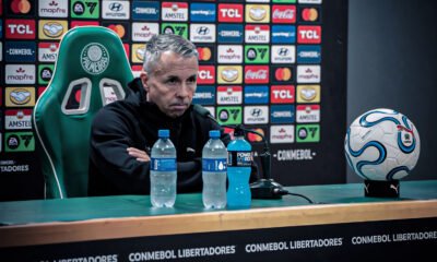 Gustavo Álvarez, DT de Liga de Quito, en rueda de prensa. Foto: LDU