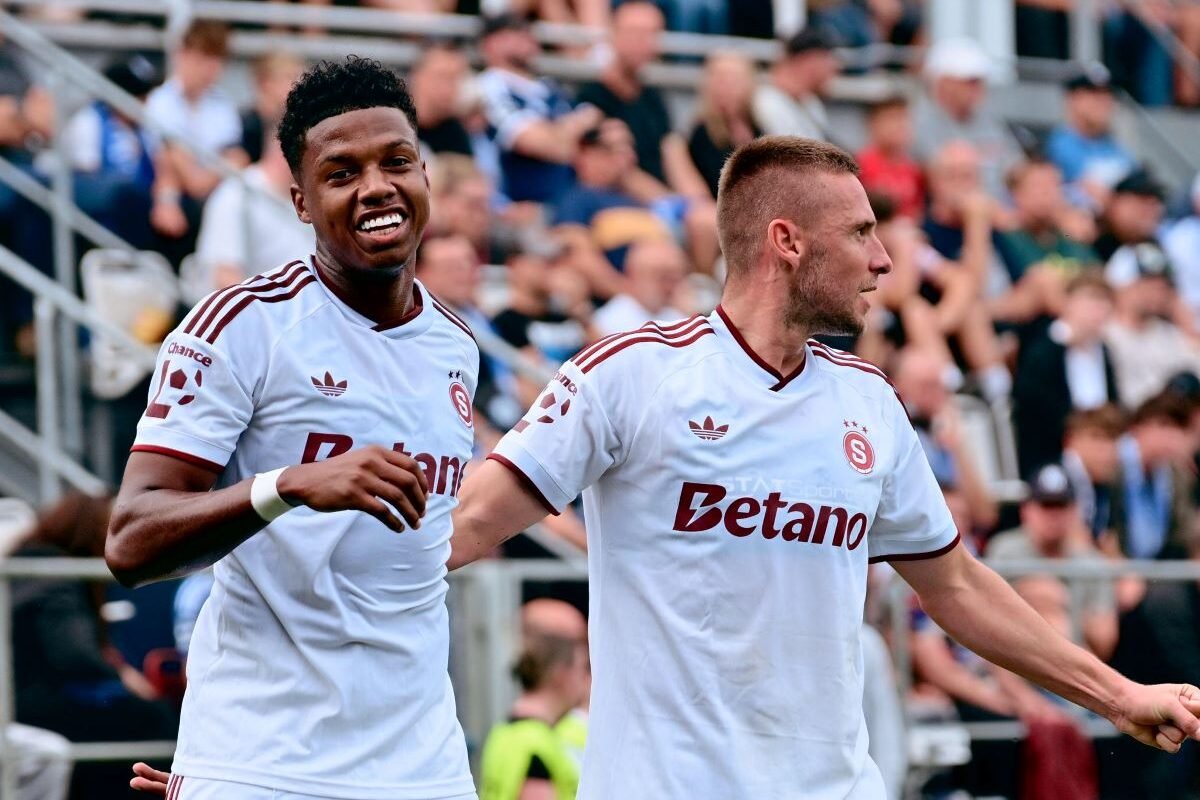 ohn Mercado celebrando su gol en el Sparta Praga. Foto AC Sparta Praha