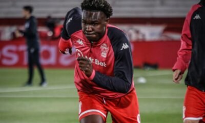 Jordy Caicedo en la cancha con Huracán este domino 13 de septiembre. Foto Club Atlético Huracán