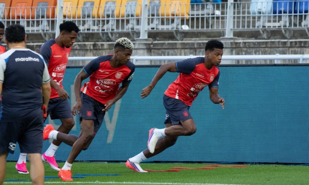 John Mercado y Nilson Angulo en un entrenamiento de Ecuador en Corea del Sur. Foto: La Tri