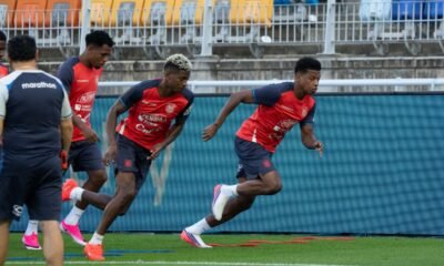 John Mercado y Nilson Angulo en un entrenamiento de Ecuador en Corea del Sur. Foto: La Tri