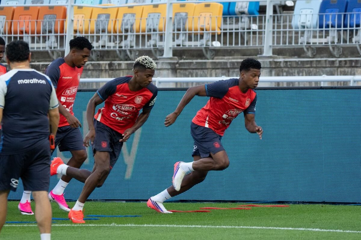 John Mercado y Nilson Angulo en un entrenamiento de Ecuador en Corea del Sur. Foto: La Tri