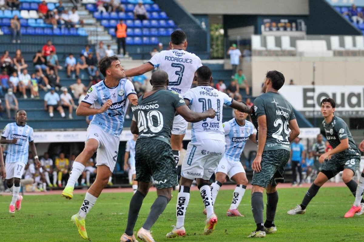 Jugadores de Leones FC y Guayaquil City. Foto: Leones FC