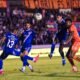Luis Fernando León y Aníbal Leguizamón, de Emelec, ante Libertad. Foto: API