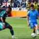 Martín Tello, de Macará, ante Emelec, en el Bellavista. Foto: Macará