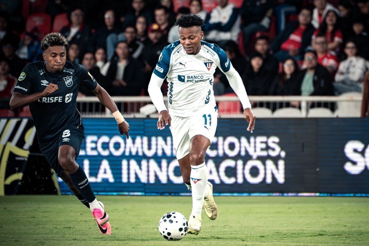 Michael Estrada en el partido contra Universidad Católica en la fecha 1 del hexagonal en LigaPro. Foto LDU