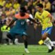 Nestory Irakunda, autor del gol de Australia con Marquinhos de Brasil. Foto Selección de Australia