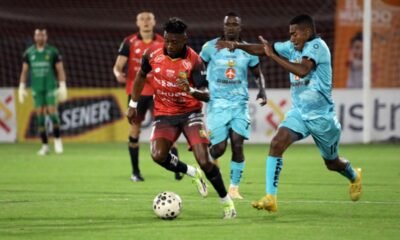 Ordóñez, de Deportivo Cuenca, en el partido ante Libertad. Foto API