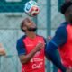 Pedro Vite jugando con la trionda en un entrenamiento con La Tri. Foto La Tri