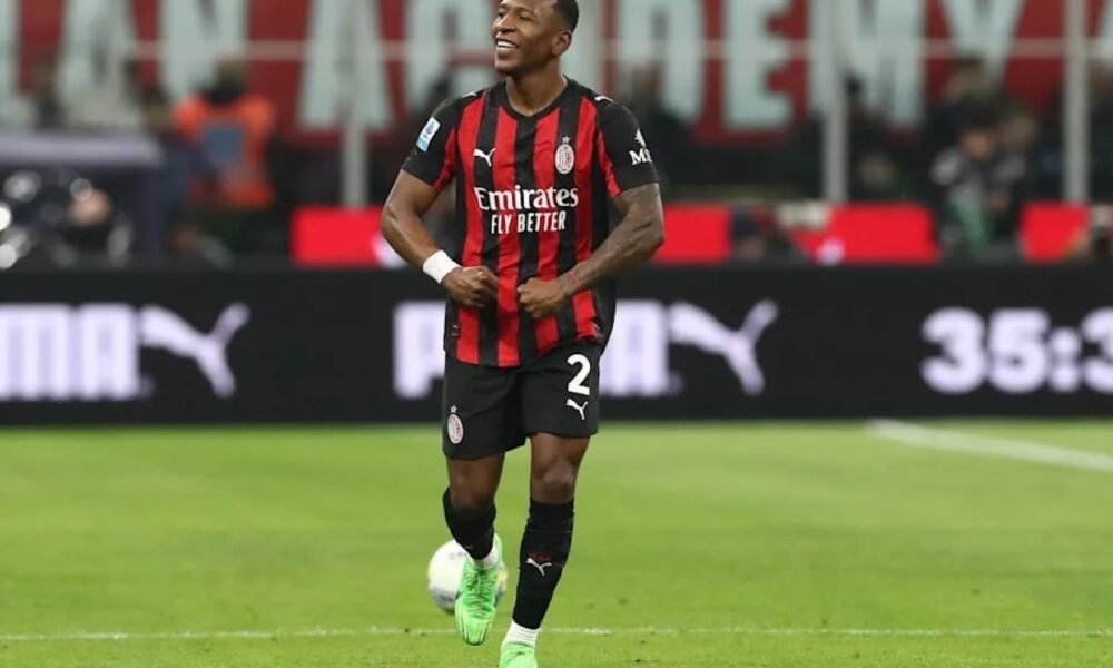 Pervis Estupiñán en el partido del AC Milan frente al Lecce. Foto AC Milan