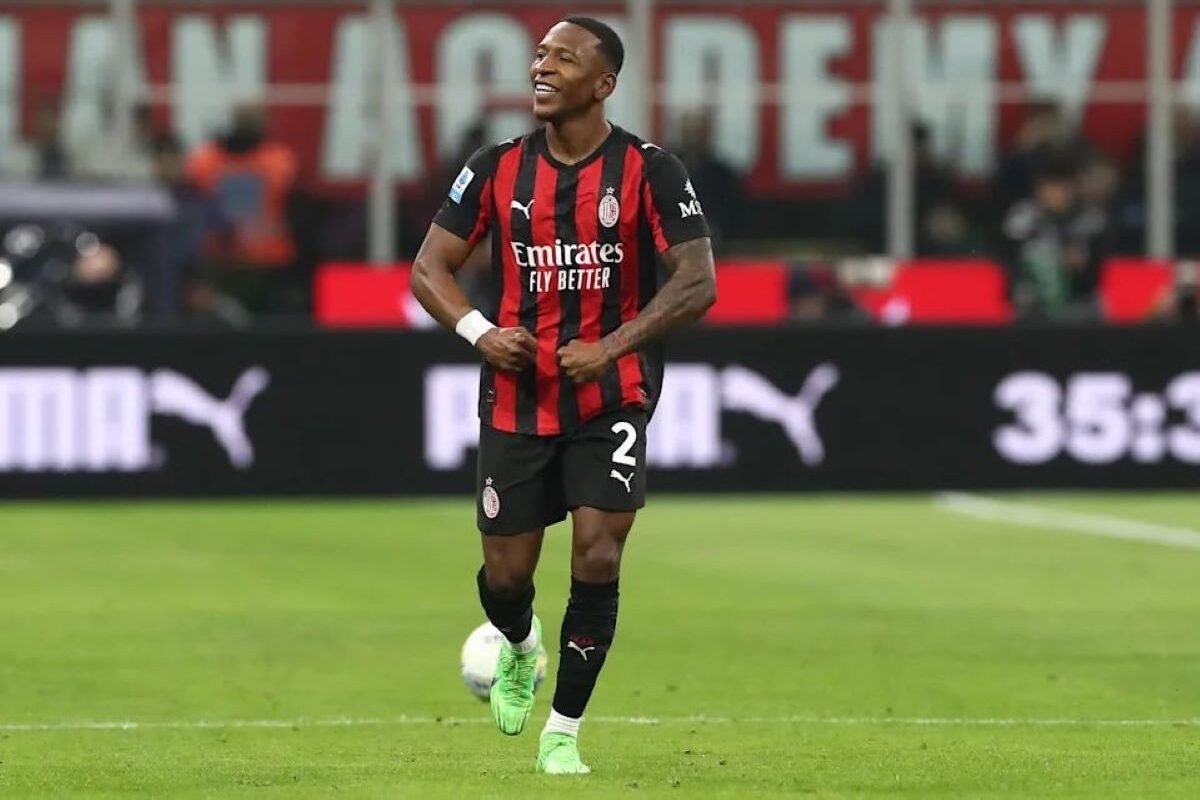Pervis Estupiñán en el partido del AC Milan frente al Lecce. Foto AC Milan