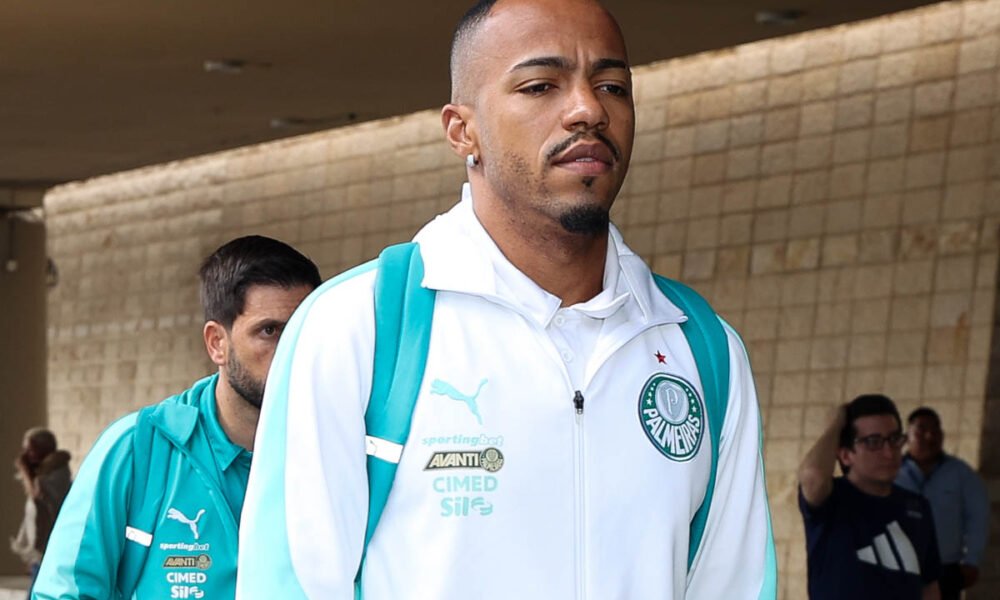 Plantel de Palmeiras en su llegada a Quito. Foto: Palmeiras
