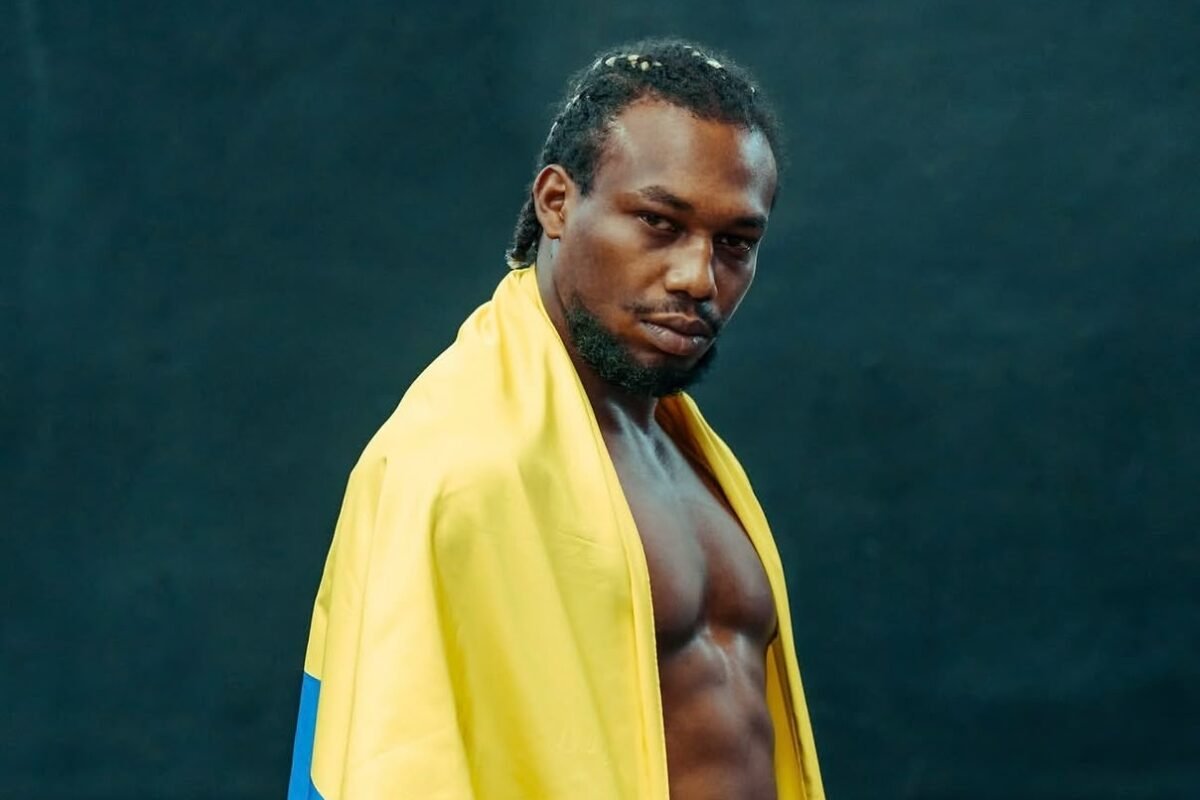 Mayton Perea con la bandera de Ecuador. Foto: Mayton Perea