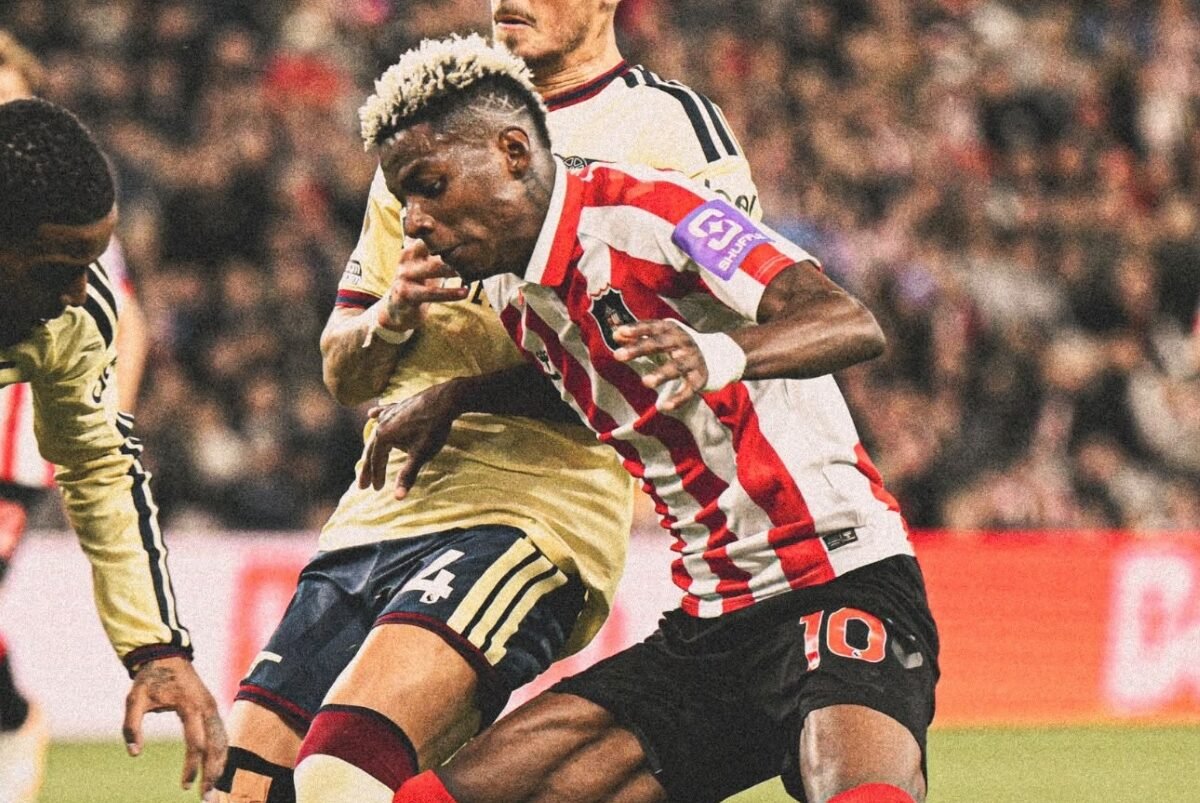 Nilson Angulo con el Sunderland ante el Arsenal. Foto: Sunderland