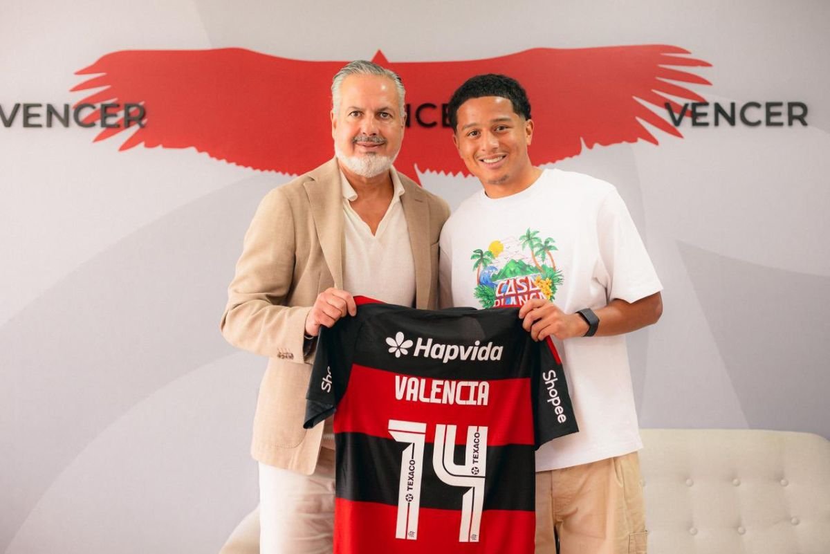 Anthony Valencia en la presentación en el Flamengo.