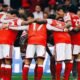 Los jugadores del Arsenal antes del partido con el Brighton.