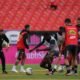 Los jugadores del Deportivo Cuenca, en la previa ante Guayaquil City. Foto: API