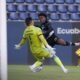 Djorkaeff Reasco, de Independiente del Valle, anota el gol ante Macará. Foto: API