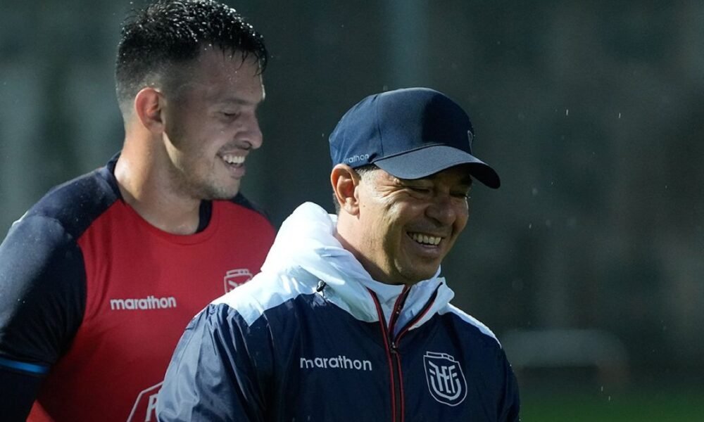 Gonzalo Valle y Marcelo Gallardo en un entrenamiento de La Tri en Suwon. foto: La Tri