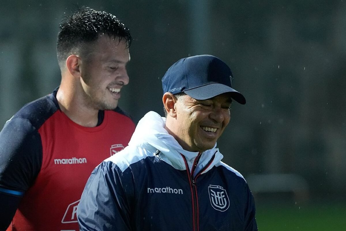 Gonzalo Valle y Marcelo Gallardo en un entrenamiento de La Tri en Suwon. foto: La Tri