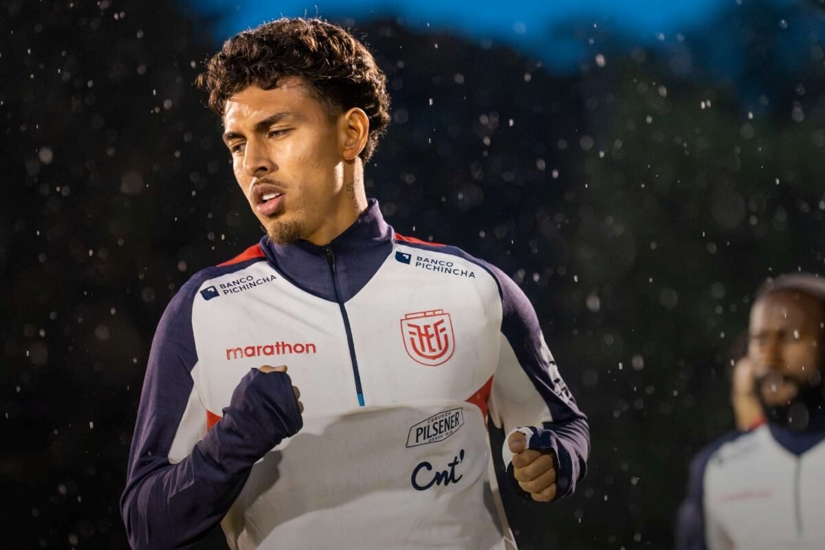 Jeremy Sarmiento entrena con la Selección de Ecuador previo al partido ante Japón. Foto: LaTri
