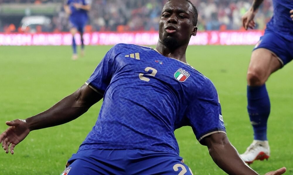 Michael Kayode, celebra el gol en su debut con la Selección de Italia. Foto: Nations League