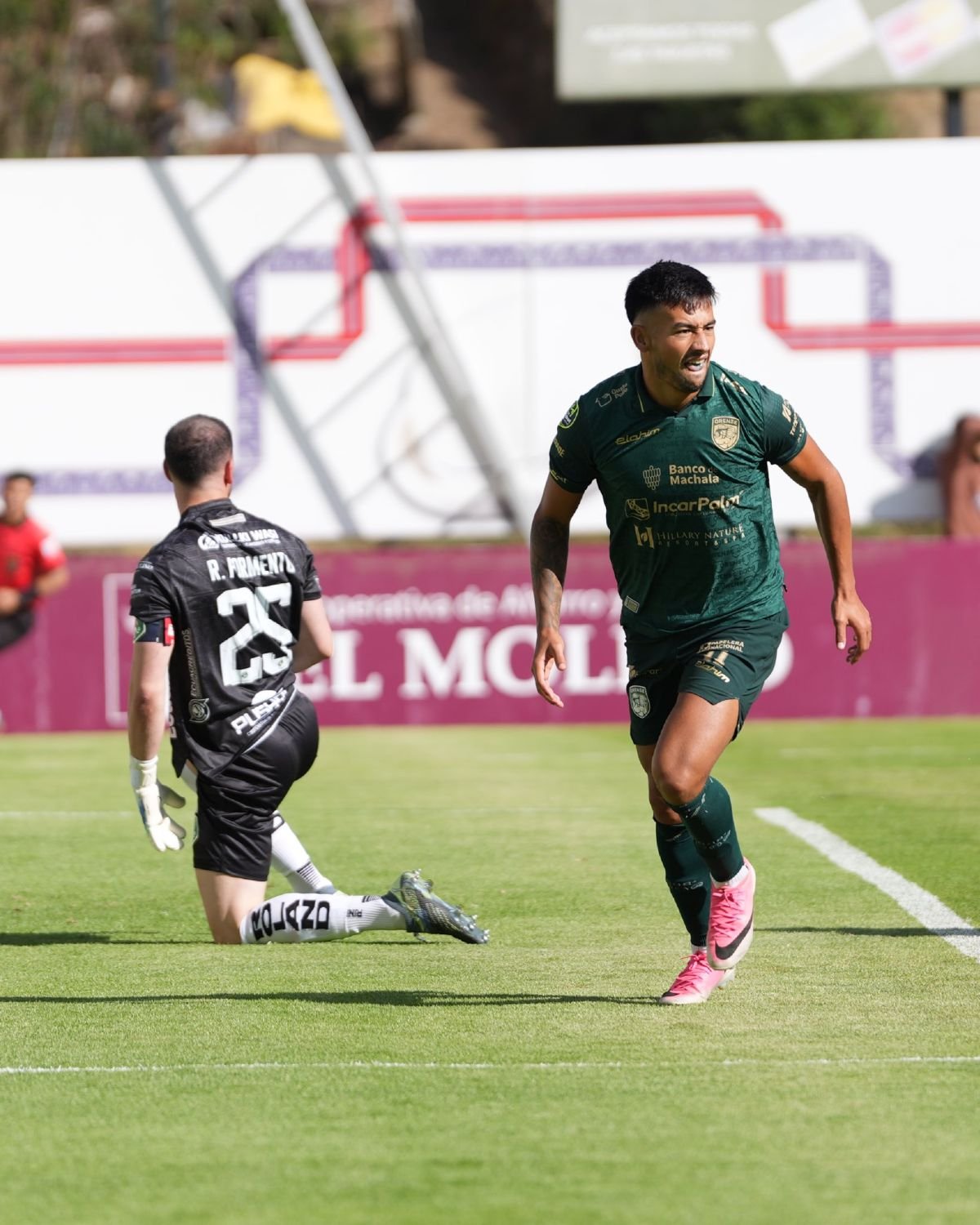 Agustín Herrera, de Orense, celebra el gol que le hizo a Mushuc Runa. Foto: Orense