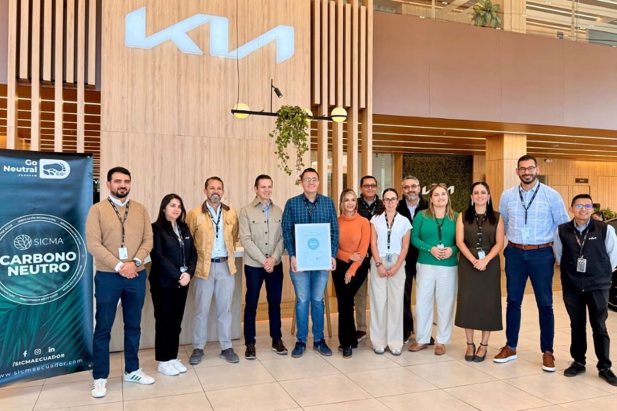 Ejecutivos de Asiauto, Kia Ecuador y Sicma. Foto: Kia Ecuador