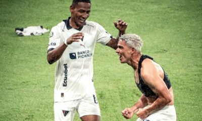 Alexander Alvarado celebrando su gol a Barcelona SC. Foto LDU