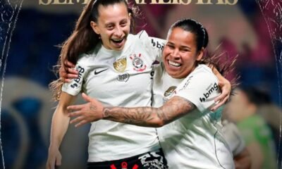 Las jugadoras de Corinthians celebran la clasificación a la semifinal. Foto: Corinthians