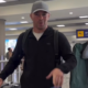 Colby Covington en el aeropuerto Mariscal Sucre de Quito. Foto Captura de pantalla