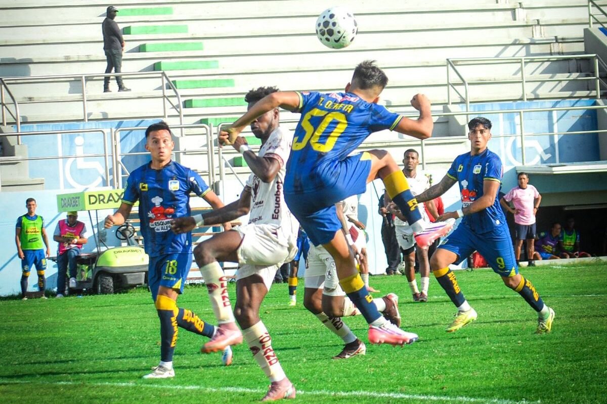 Delfín y Mushuc Runa jugaron en el estadio Jocay. Foto: Delfín