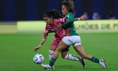 Claudia Roldán, de Dragonas, ante un jugadoras de Palmeiras. Foto: Dragonas