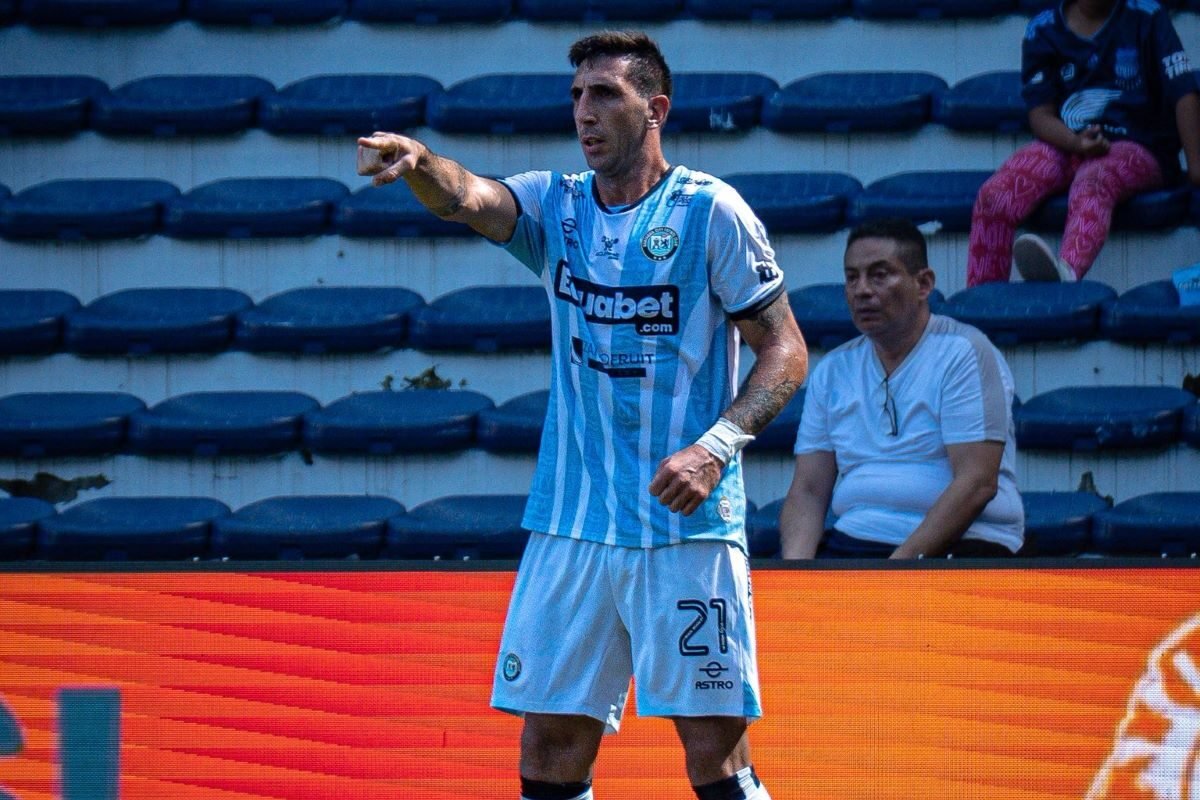 Diego Dorregaray celebrando el gol que le metió a Emelec este 25 de octubre. Foto Guayaquil City