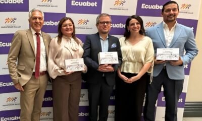 Los ejecutivos de Ecuabet y Fundación Prosperar en el lanzamiento. Entre ellos, José Antonio Cárdenas.